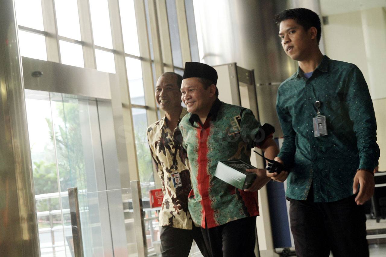 KPK Periksa Anggota...