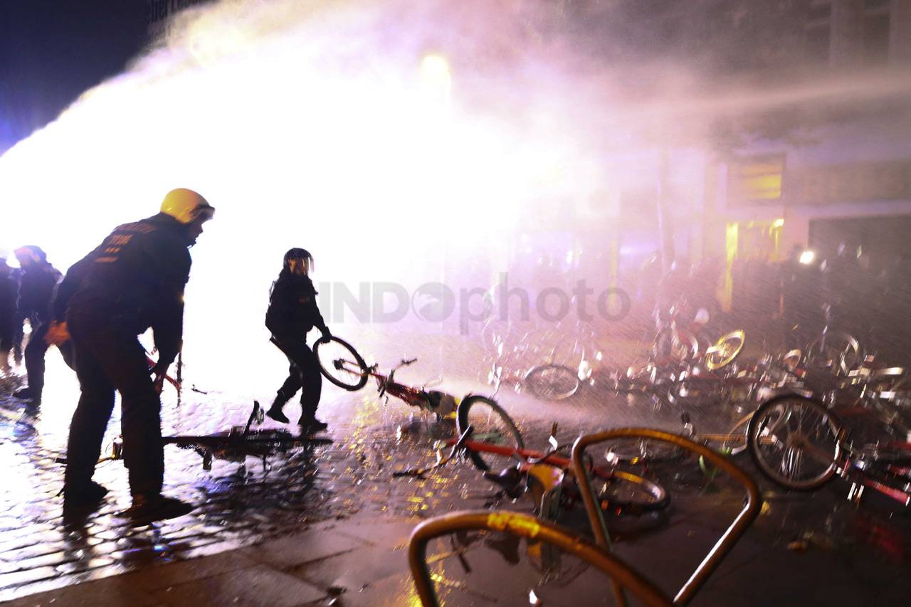 Demonstran G20 Mengamuk,...