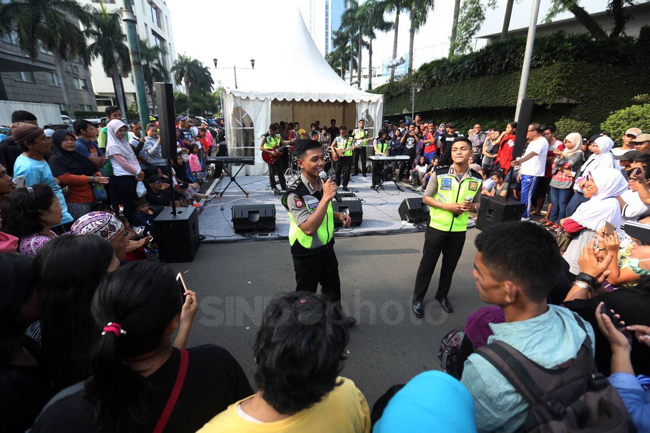 Polisi Cantik Hibur...