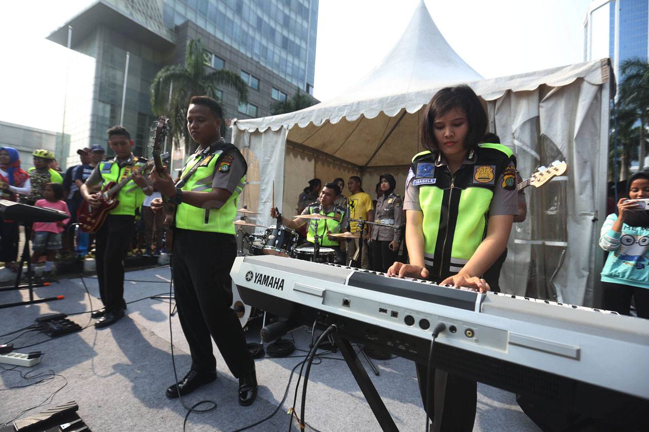 Polisi Cantik Hibur...