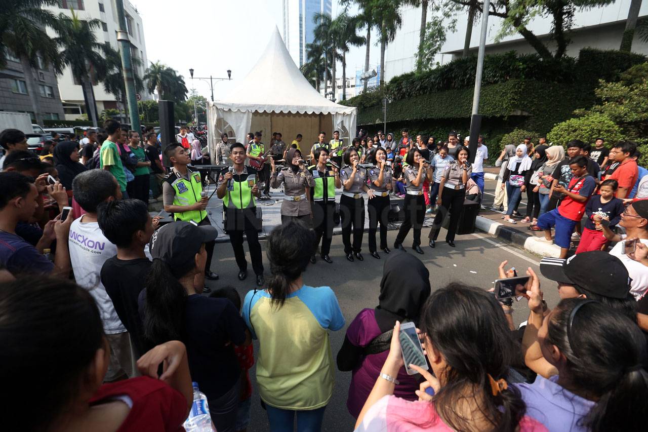 Polisi Cantik Hibur...