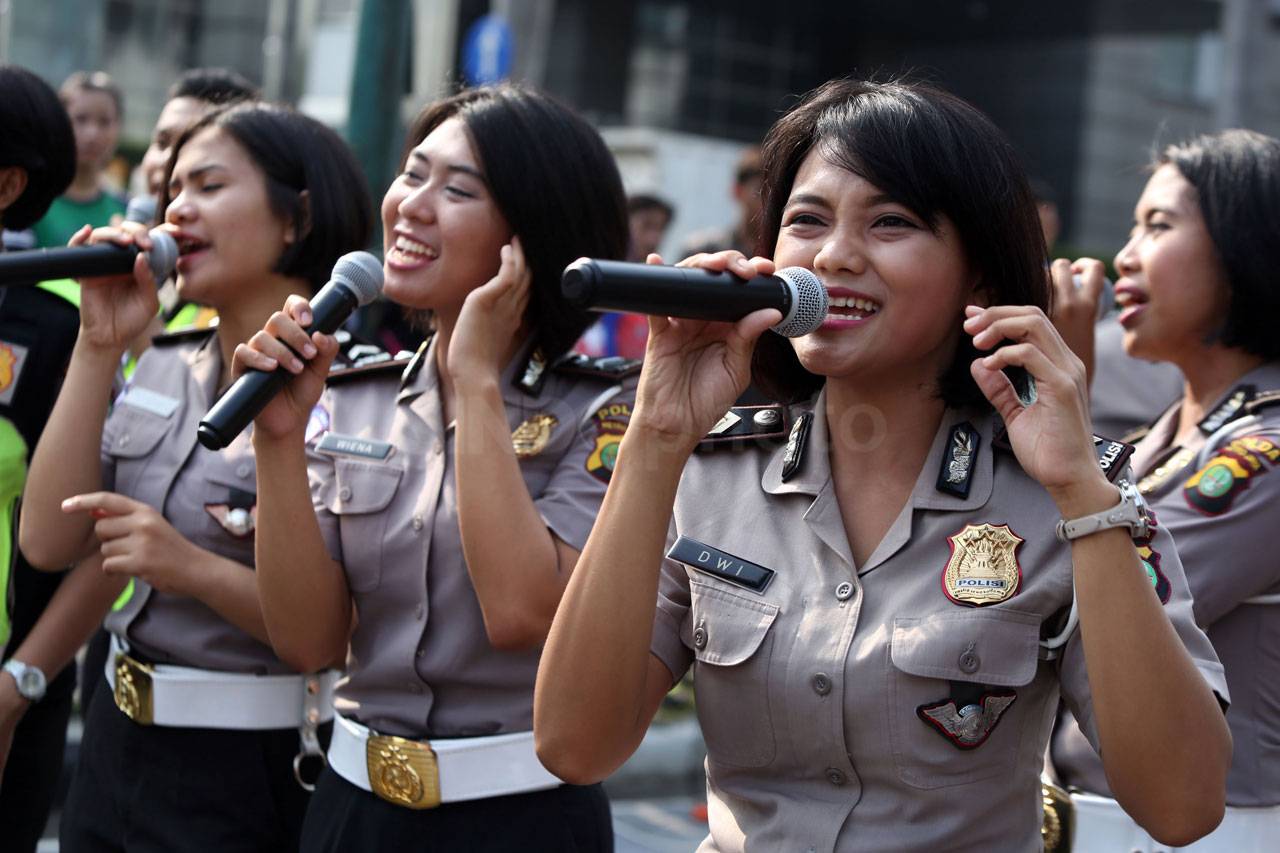 Polisi Cantik Hibur...