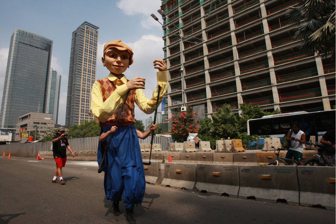 Boneka Raksasa Asal...