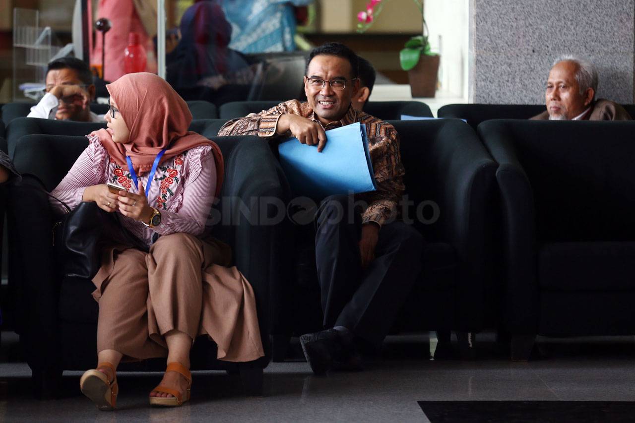 KPK Periksa Anggota...