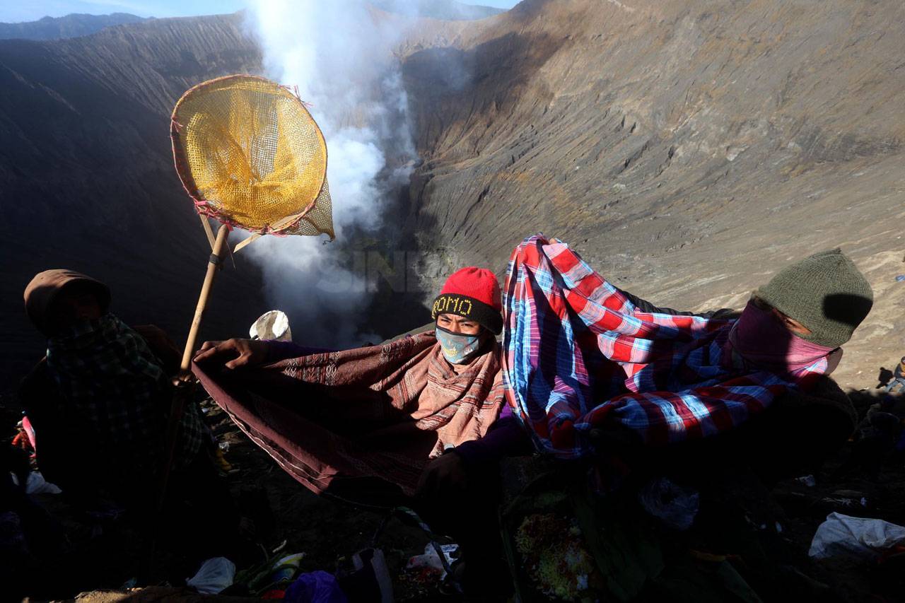 Ribuan Wisatawan Saksikan...