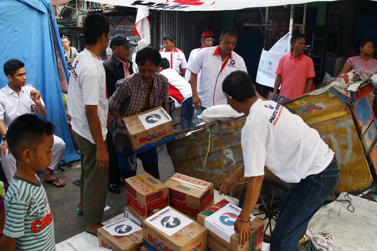 Partai Perindo Berikan...