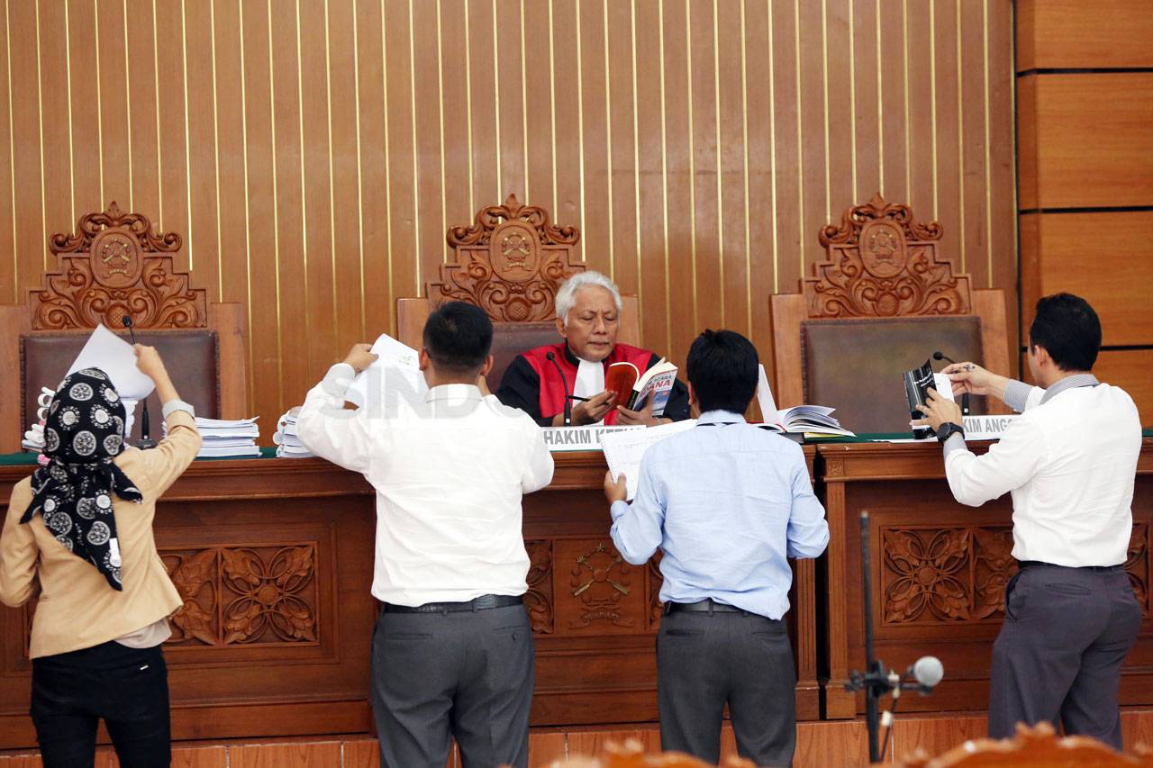 PN Jakarta Selatan Lanjutkan...