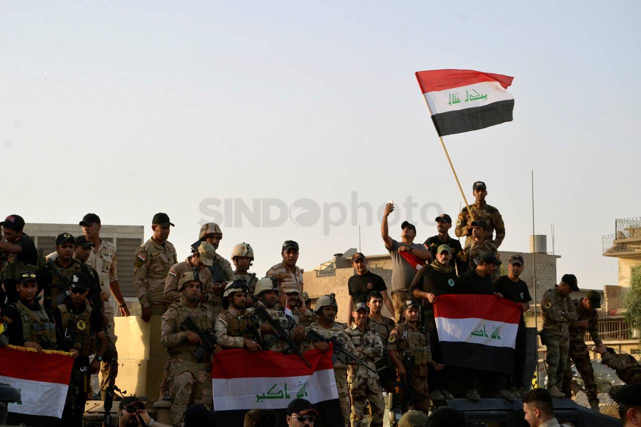 Warga Irak Rayakan Kemenangan...