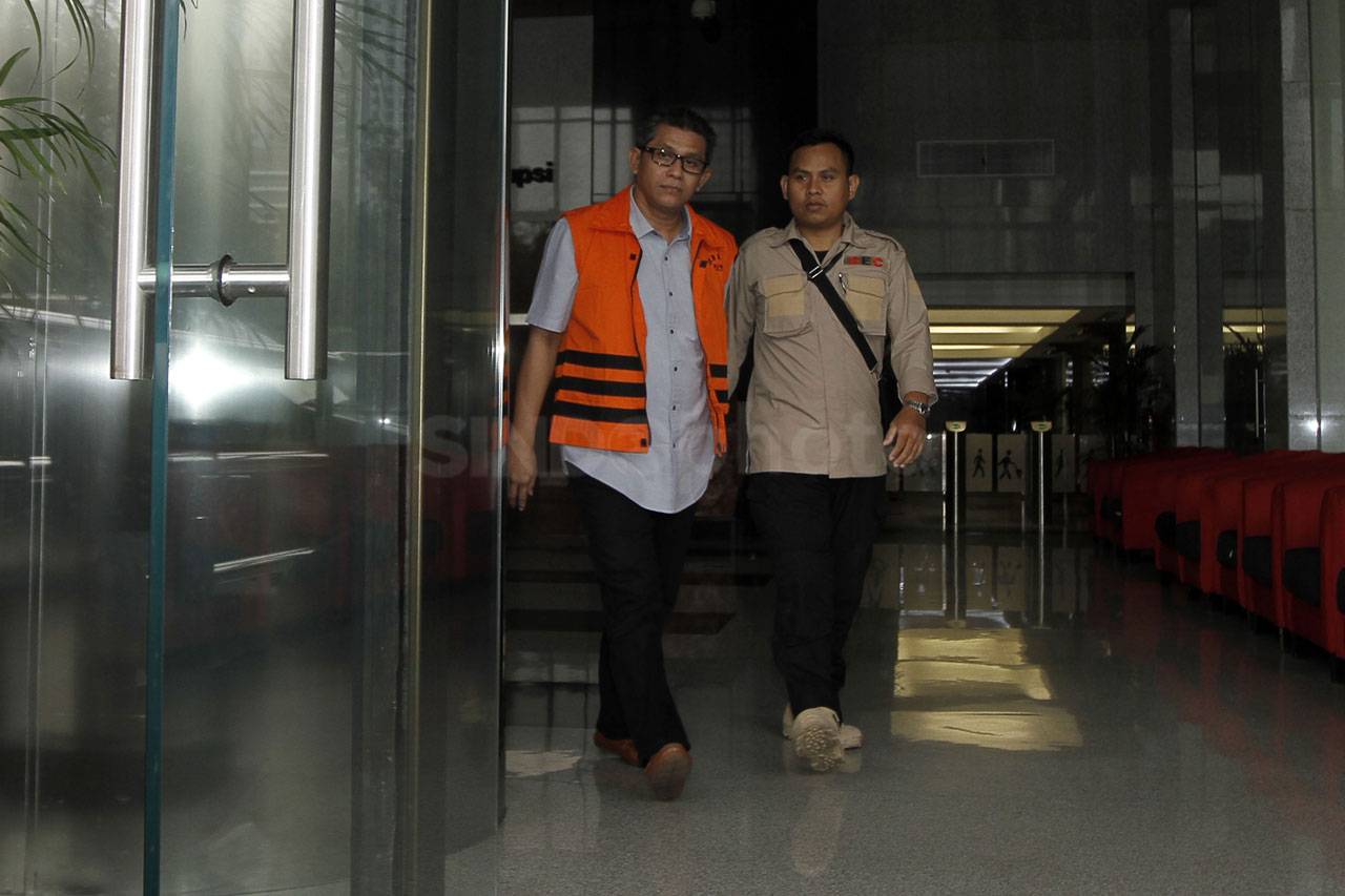 KPK Lanjutkan Pemeriksaan...
