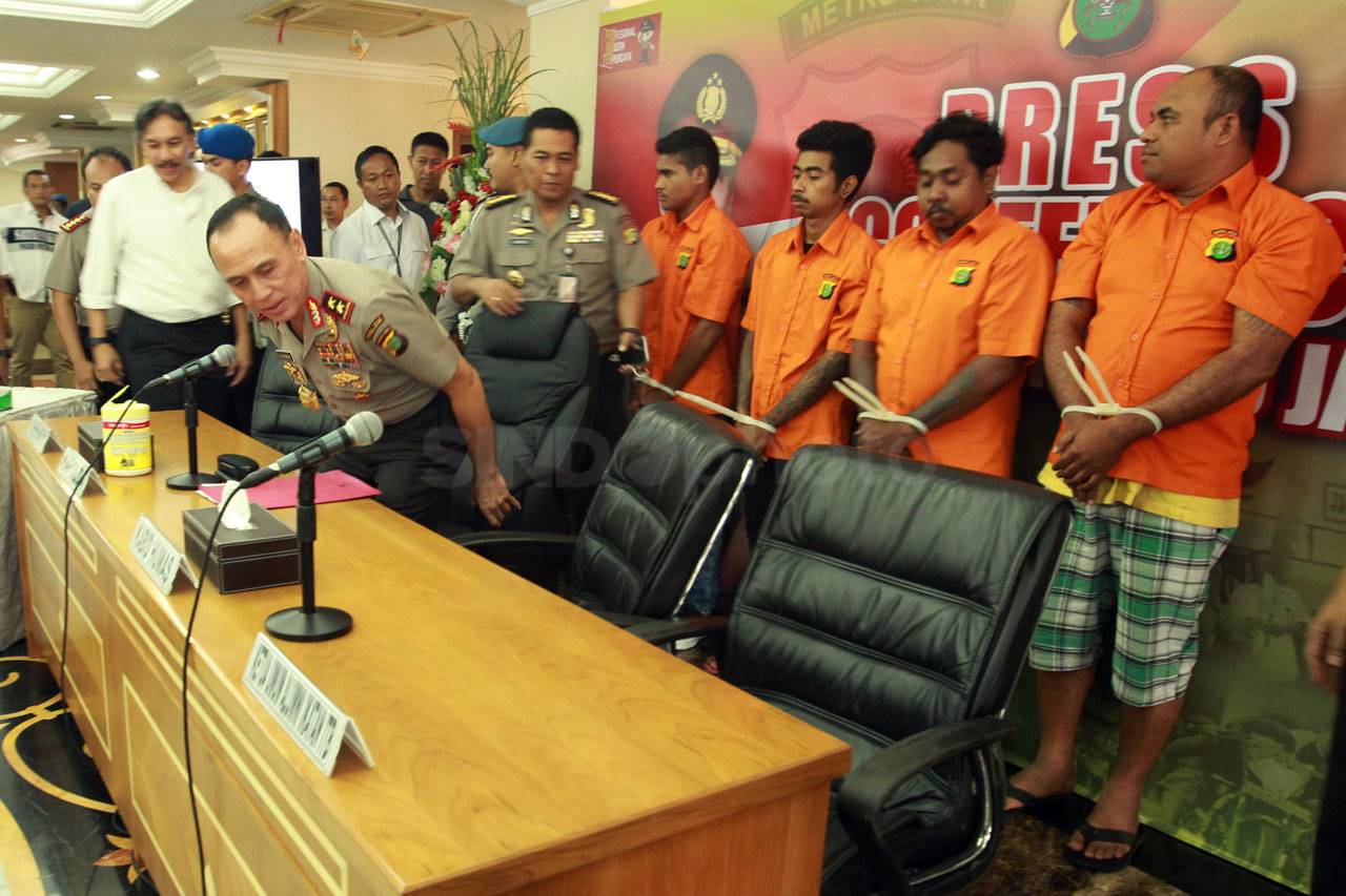 Polisi Masih Buru Dua...