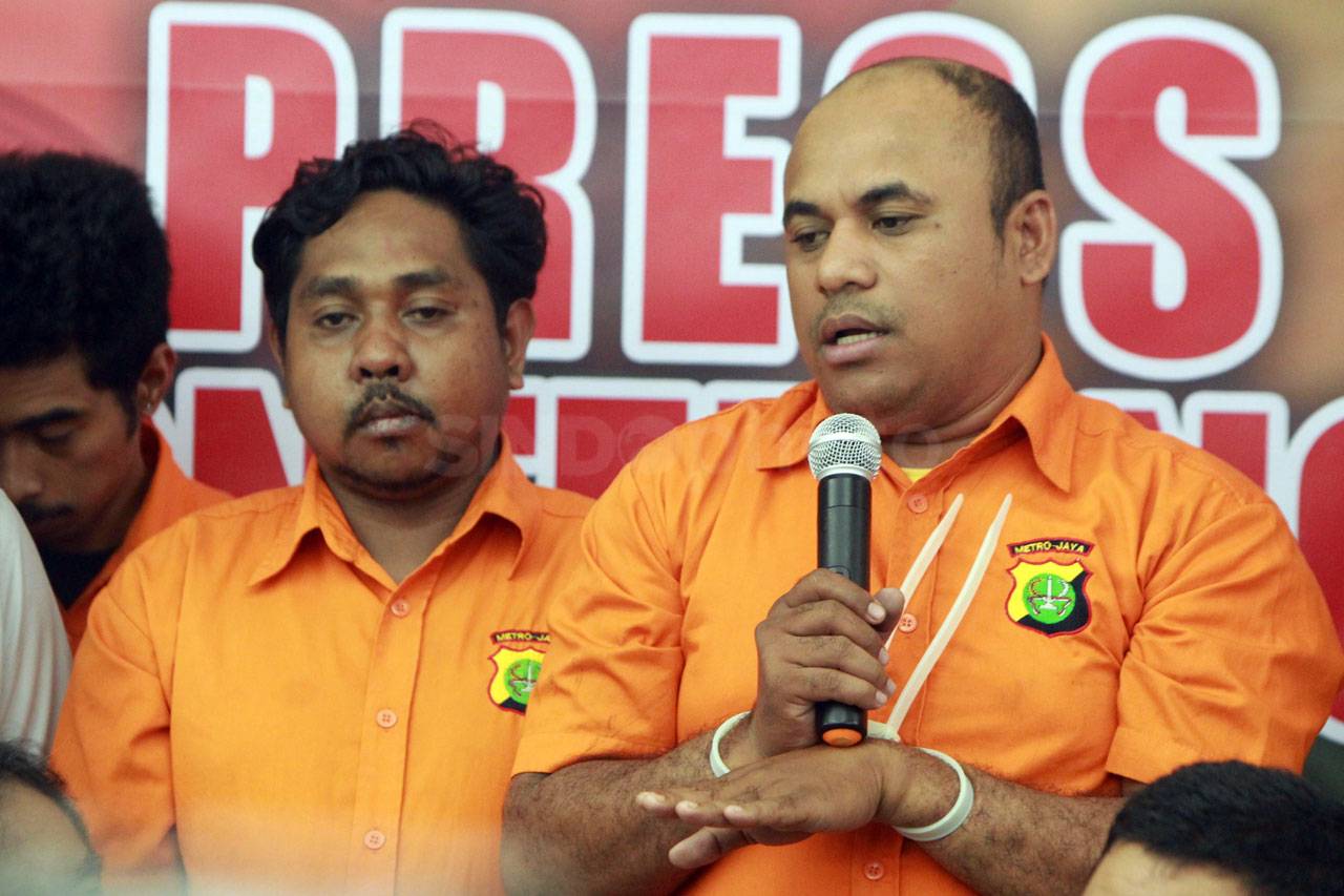 Polisi Masih Buru Dua...