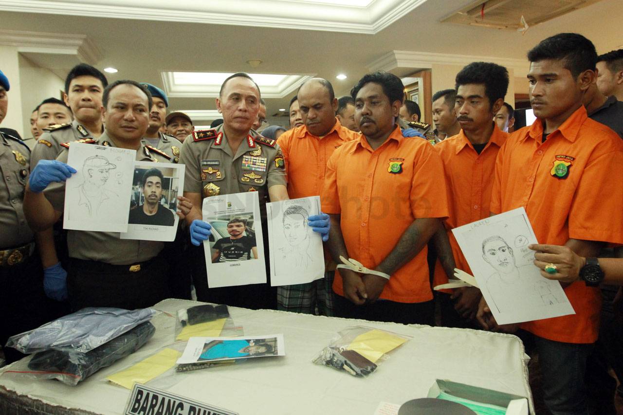 Polisi Masih Buru Dua...