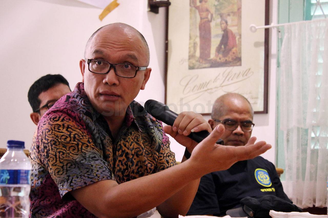 Membangun Kelembagaan...
