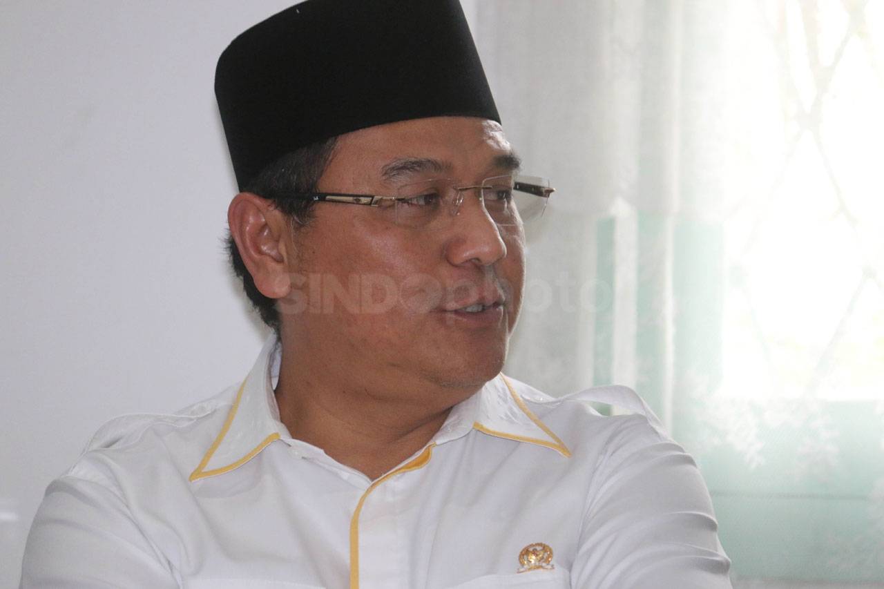 Membangun Kelembagaan...