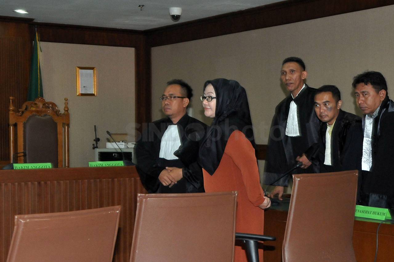 Vonis Lima Tahun Enam...