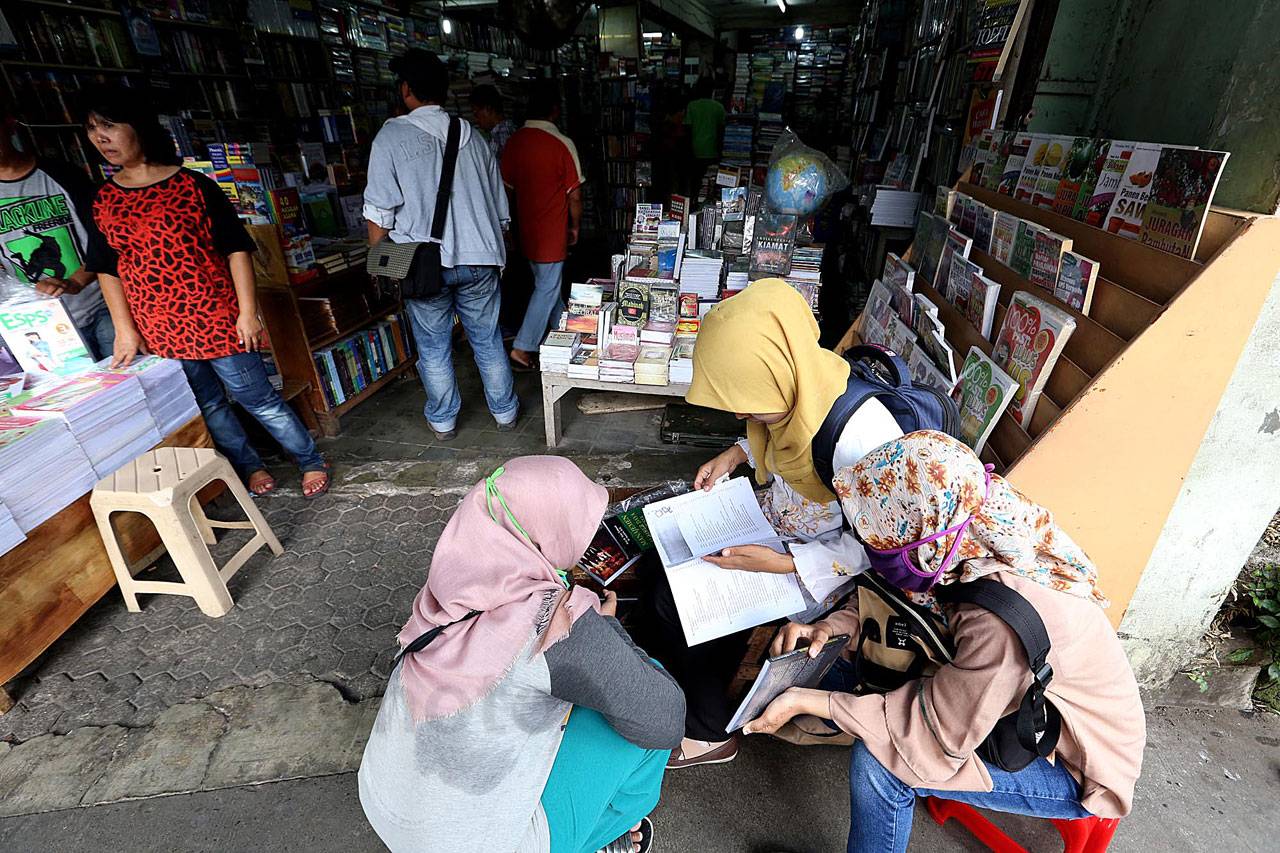 Angka Penjualan Buku...