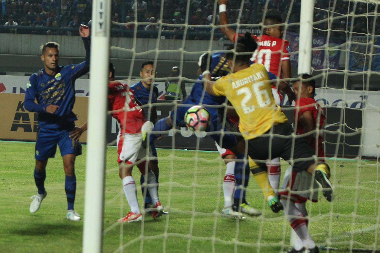 Polisi Bentuk Payung...