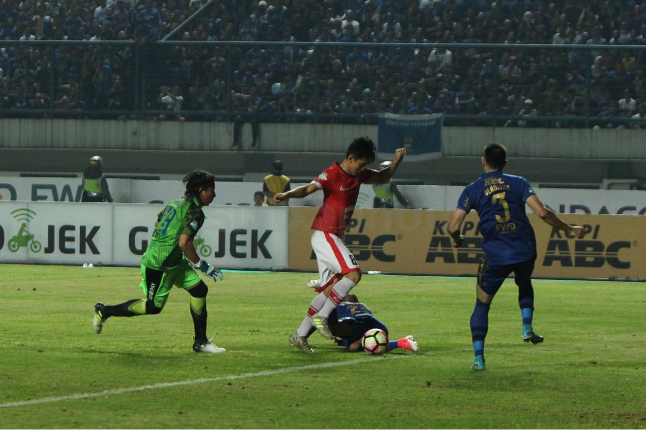 Polisi Bentuk Payung...