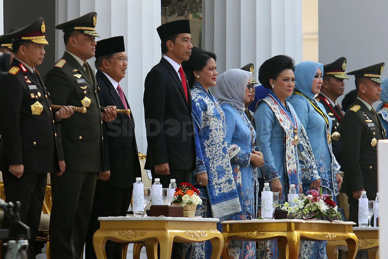 Presiden Jokowi Lantik...