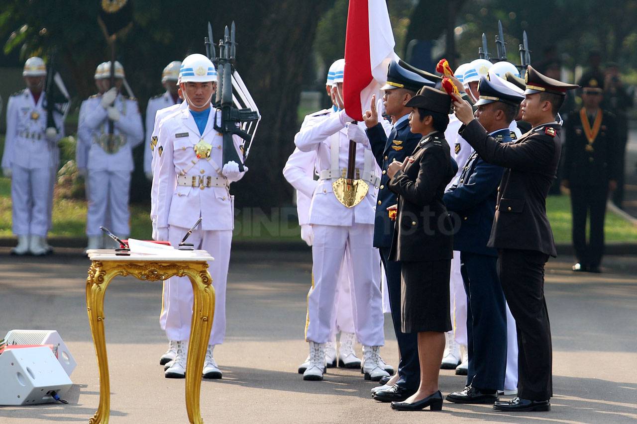 Presiden Jokowi Lantik...