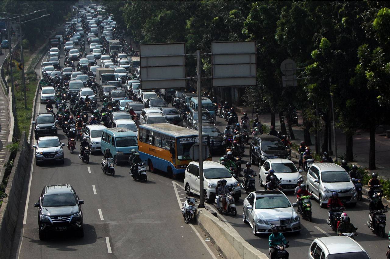 Polisi Tindak Pengendara...