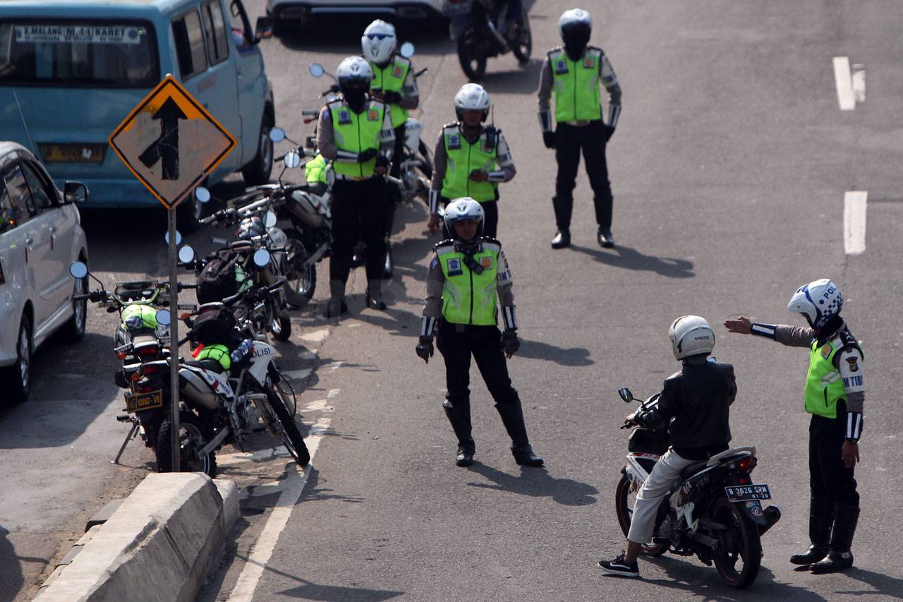 Polisi Tindak Pengendara...