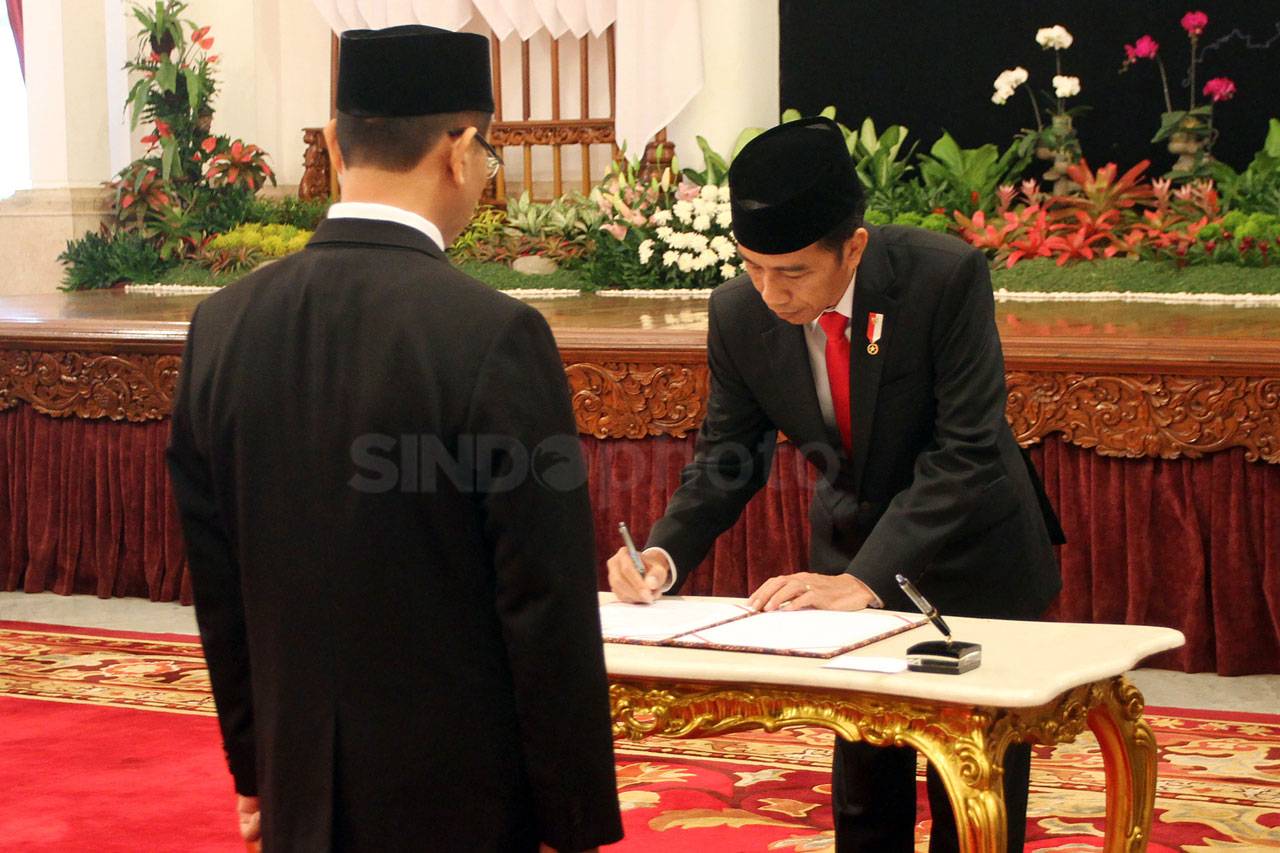 Presiden Jokowi Lantik...