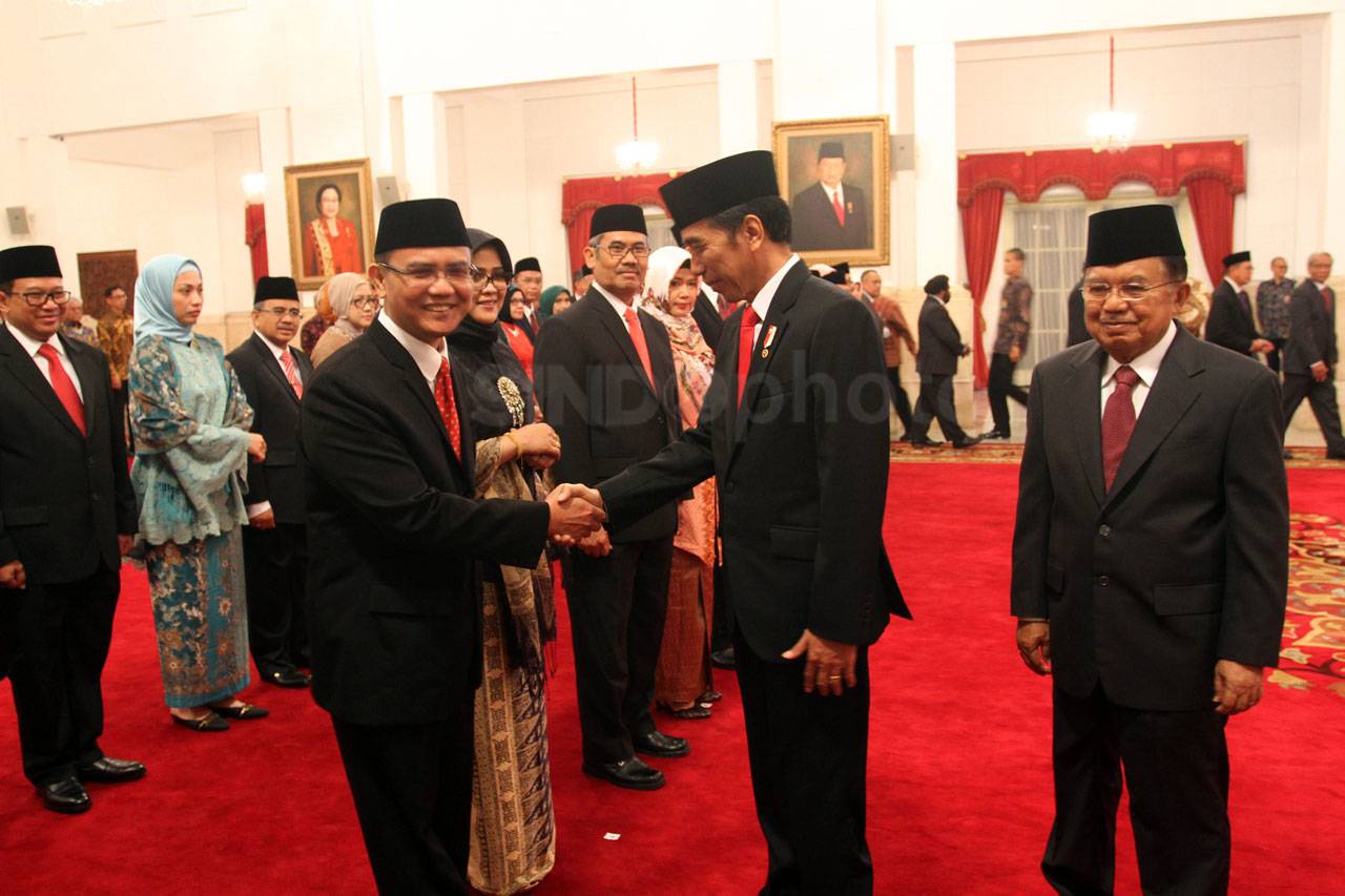 Presiden Jokowi Lantik...