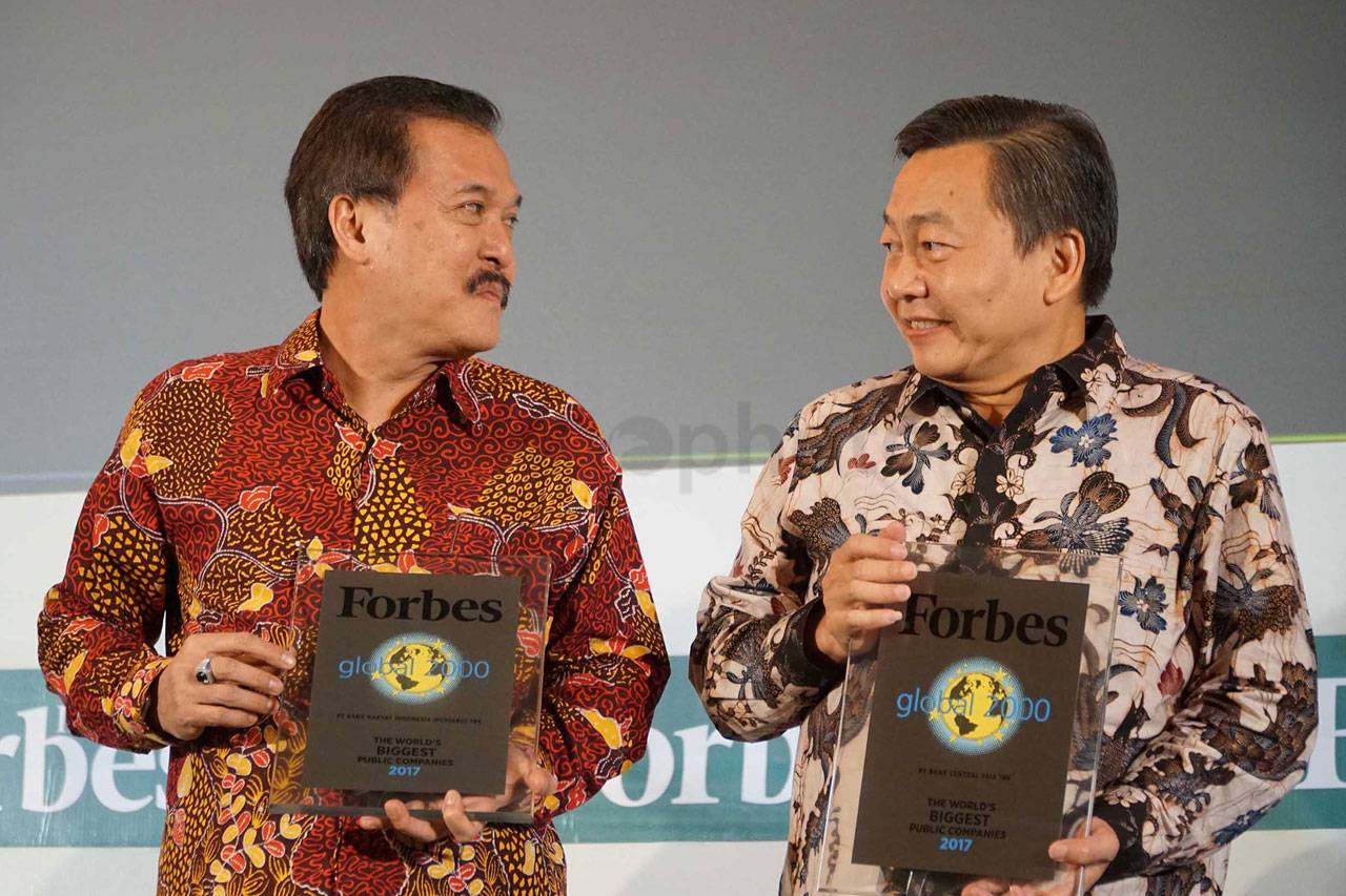 BCA Terima Penghargaan...