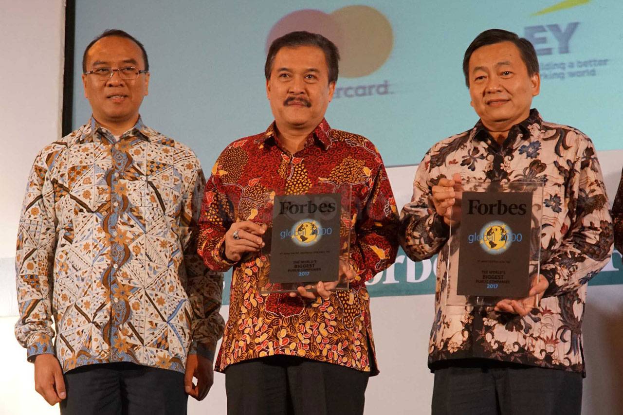 BCA Terima Penghargaan...