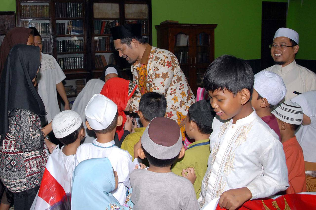 Boni Hargens Sosialisasikan...
