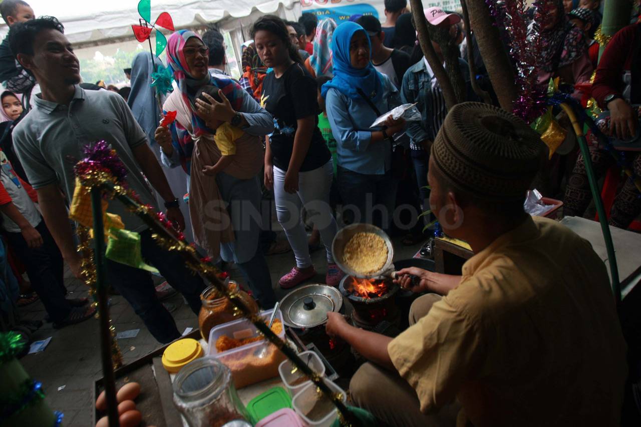 Ribuan Pengunjung Padati...