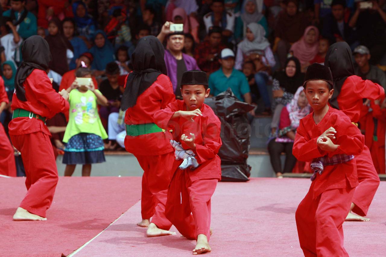 Ribuan Pengunjung Padati...