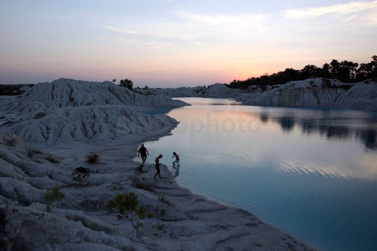 Menikmati Pesona Danau...