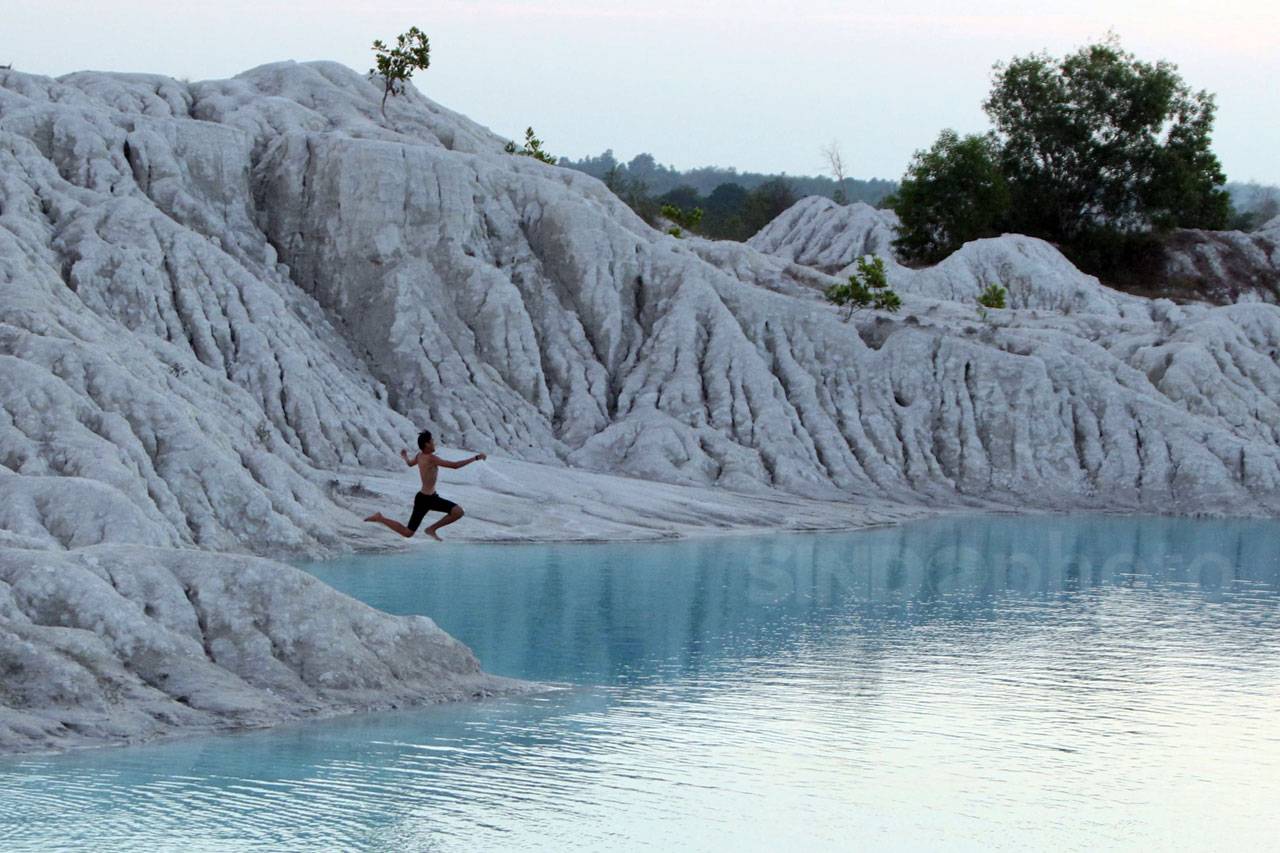 Menikmati Pesona Danau...