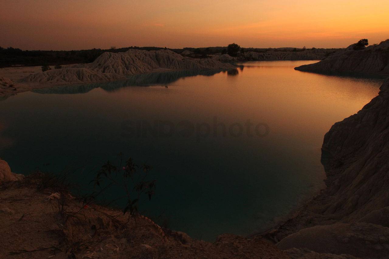 Menikmati Pesona Danau...