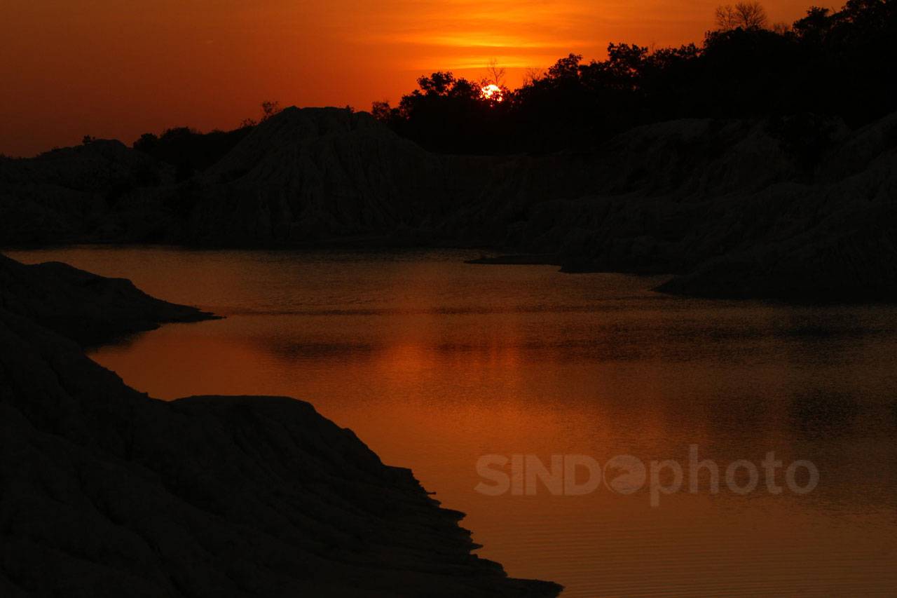 Menikmati Pesona Danau...