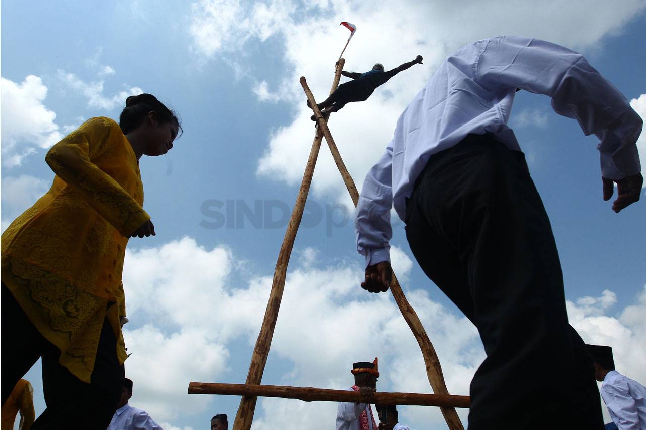 Ritual Buang Jung, Memberi...
