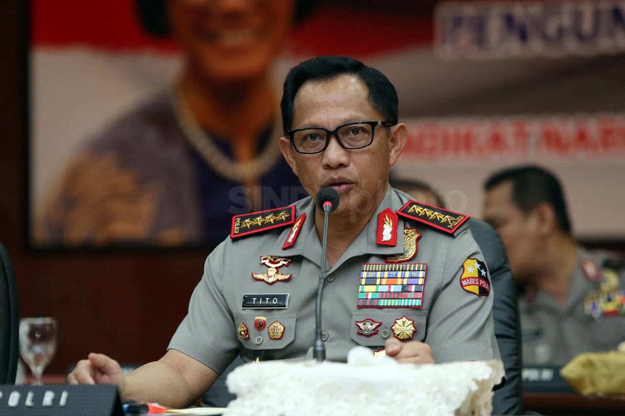 Polisi dan Bea Cukai...