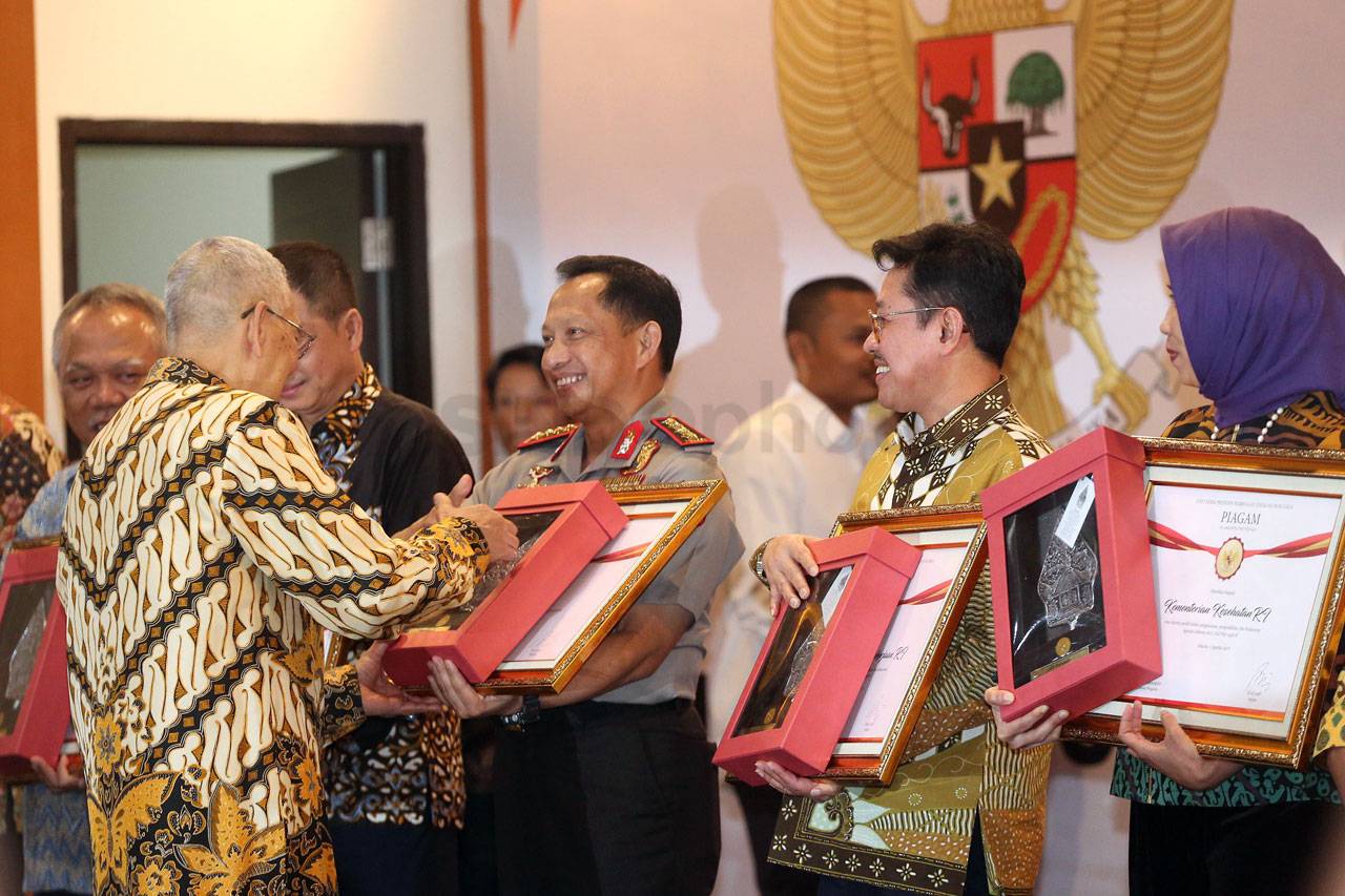 Polri dan 13 Intitusi...