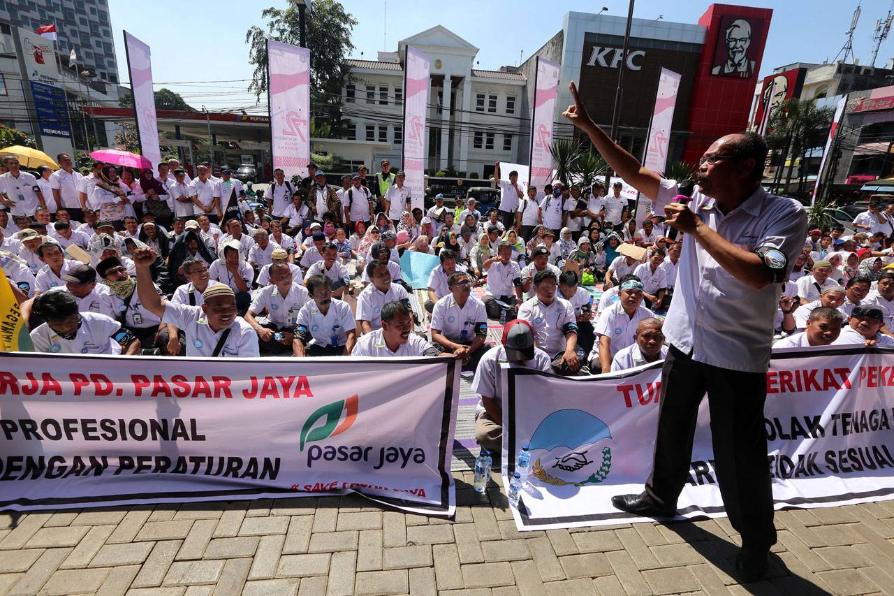 Ratusan Karyawan PD...