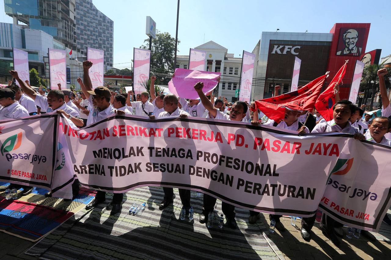 Ratusan Karyawan PD...