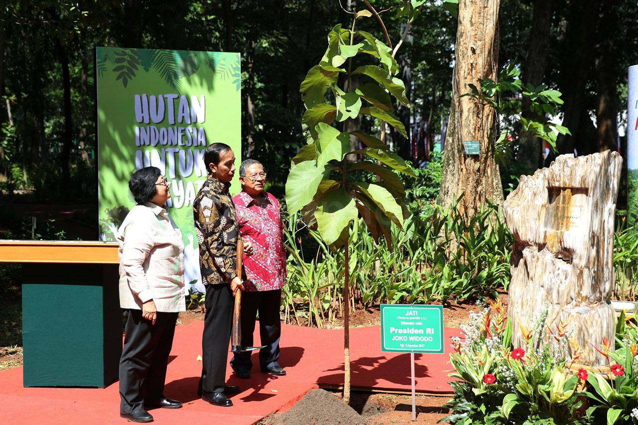 Presiden Jokowi Hadiri...