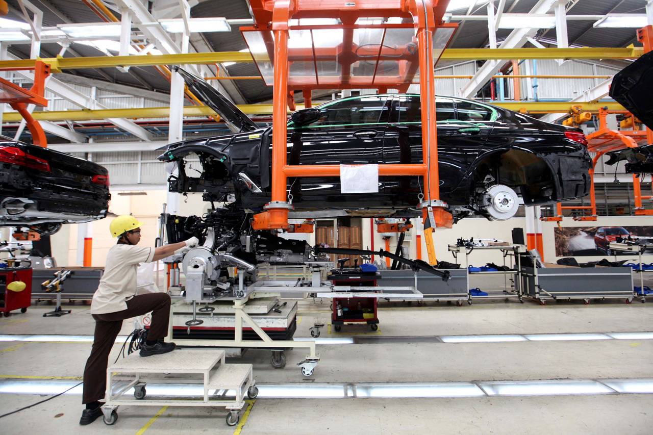 Melihat Perakitan BMW...