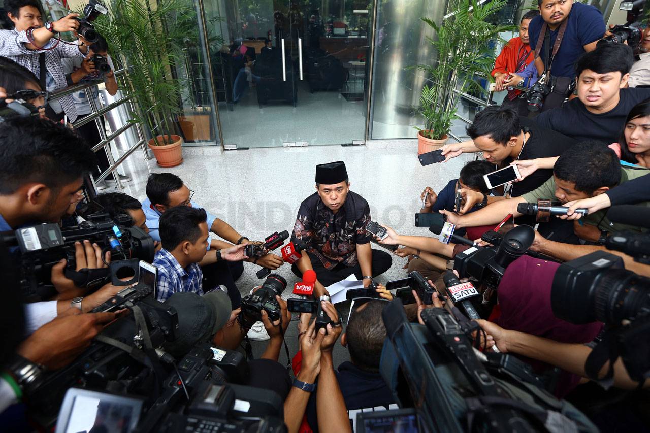 KPK Periksa Ade Komarudin...