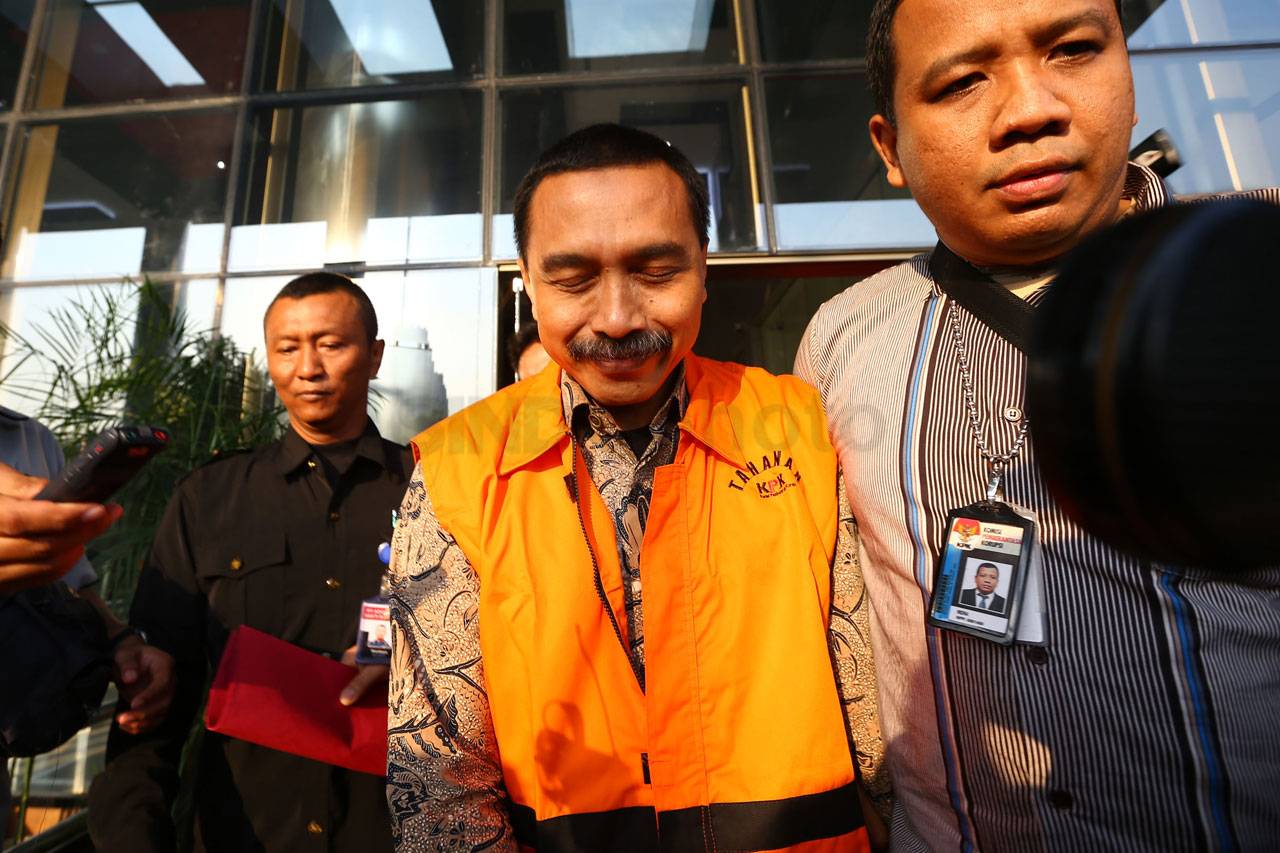 KPK Resmi Menahan Direktur...