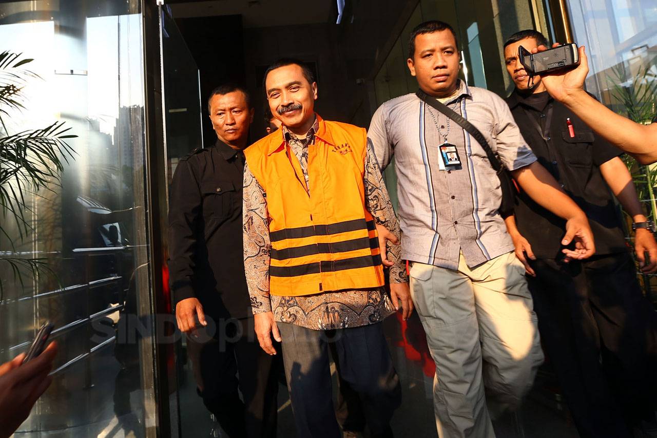 KPK Resmi Menahan Direktur...