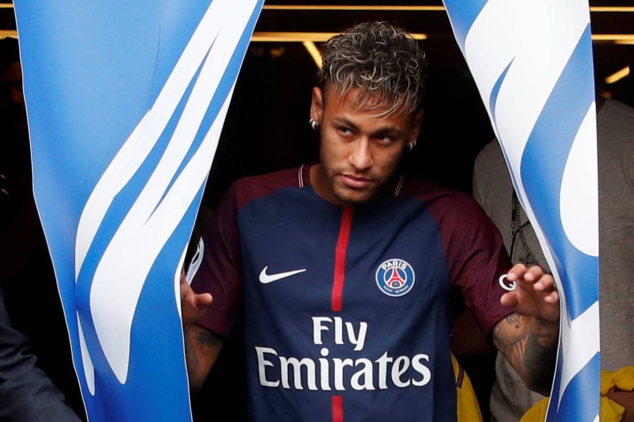Neymar Resmi Gabung...