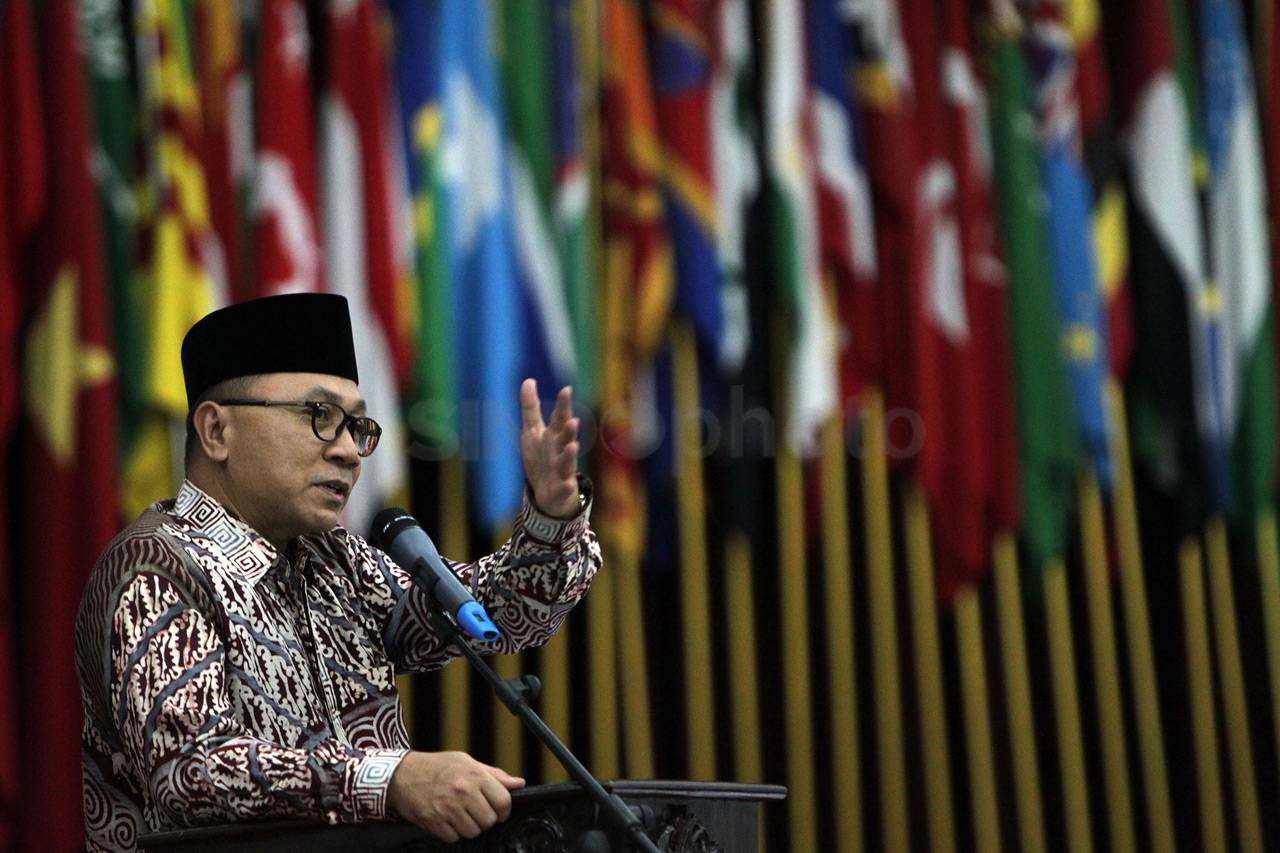 Ketua MPR Hadiri Seminar...