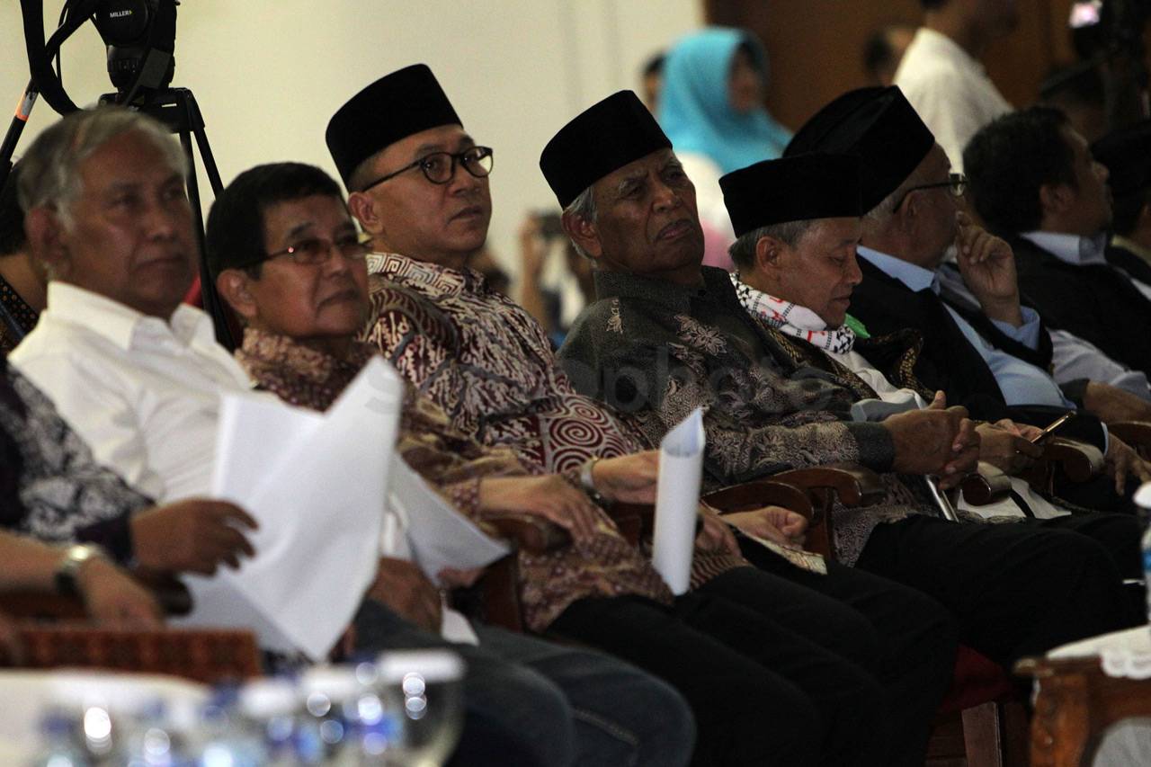 Ketua MPR Hadiri Seminar...